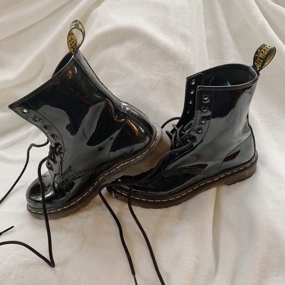 PATENT LEATHER DR. MARTEN BOOTS